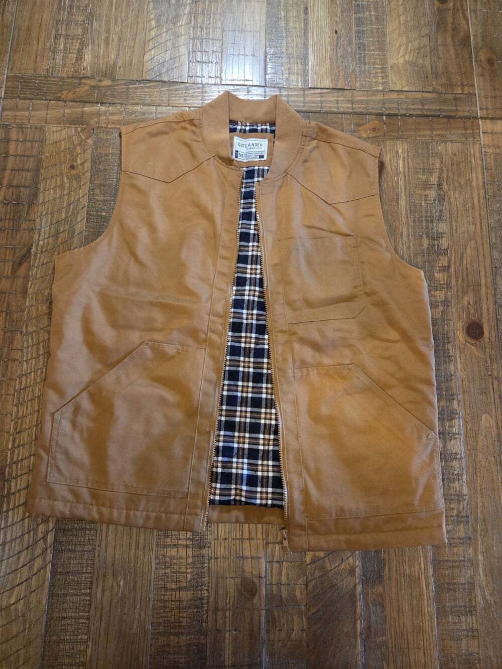 Outlander by Craft+Flow featuring a classic plaid flannel inner lining Vest Size